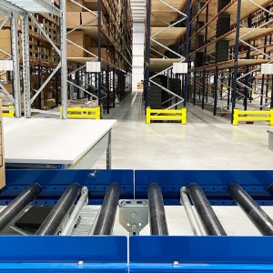 Very Narrow Aisle Warehouse Pallet Racking and Conveyor